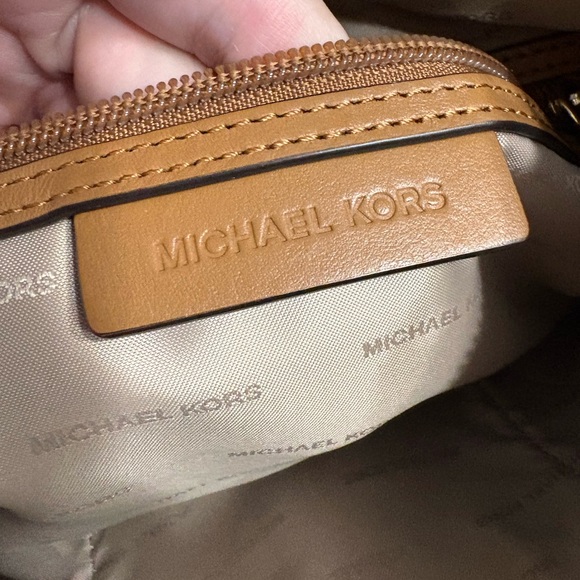 Small Micheal Kors logo purse 10x7 - Picture 4 of 4